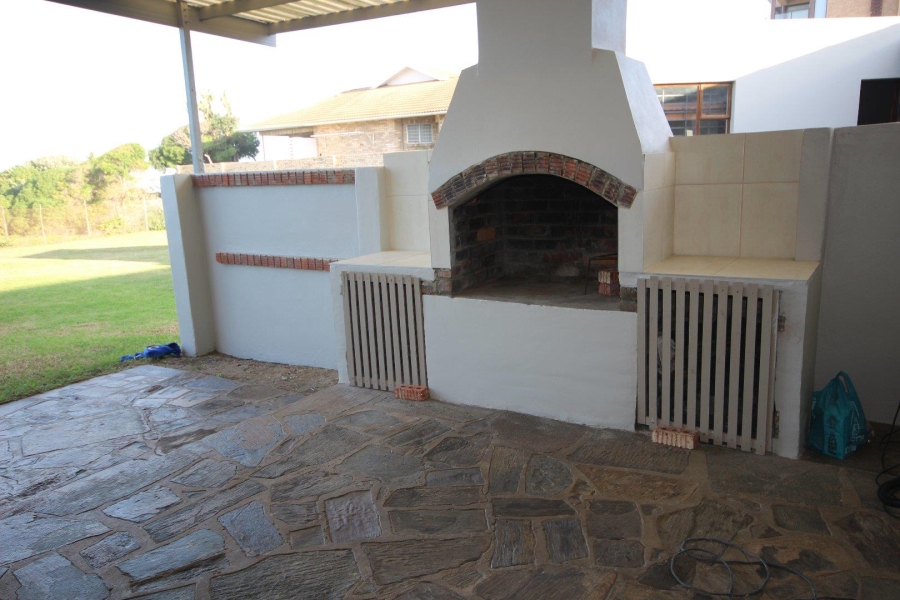 To Let 4 Bedroom Property for Rent in Jeffreys Bay Central Eastern Cape